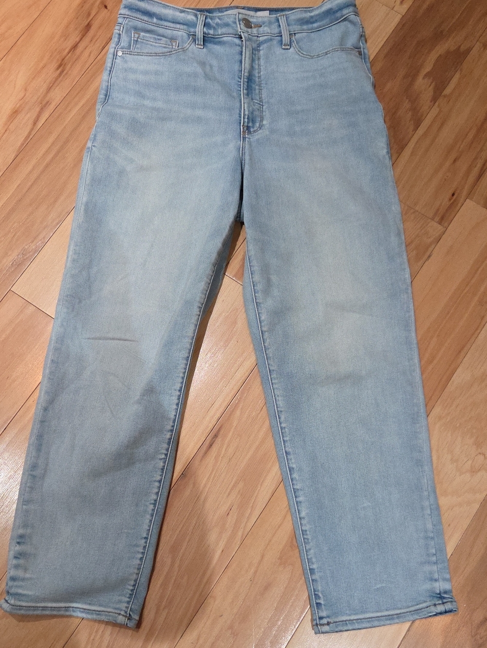 Athleta Sculptek Crop Jeans.  Light Wash, Size 6
